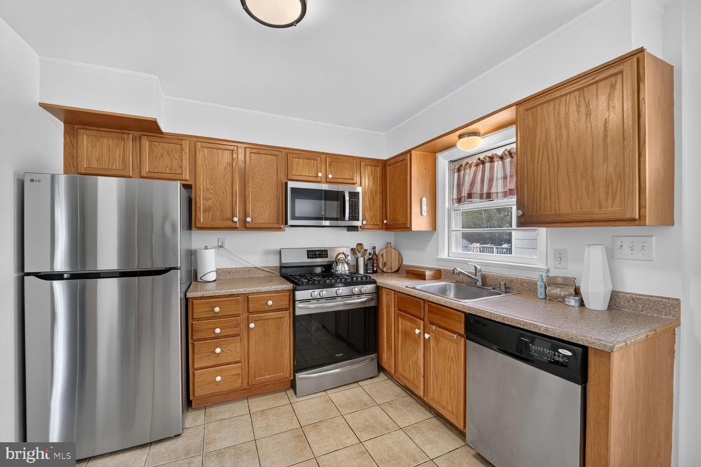 6402 Gateway Boulevard photo 8