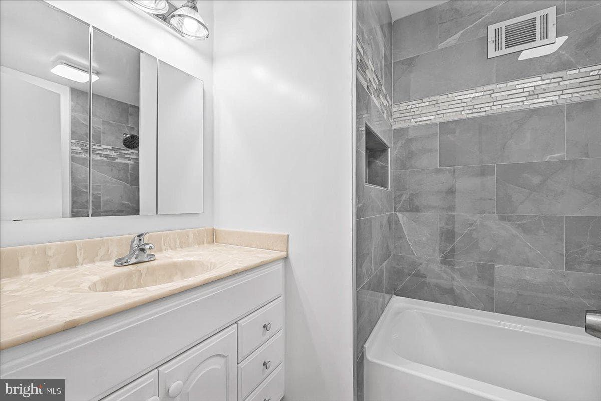 11805 N Marlton Avenue photo 20
