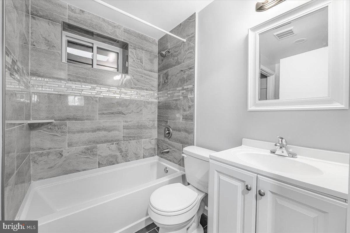 11805 N Marlton Avenue photo 29