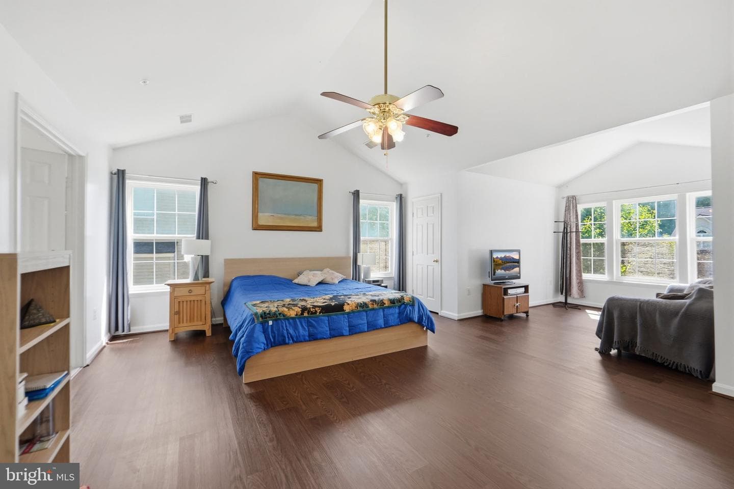 15204 Derbyshire Way photo 16