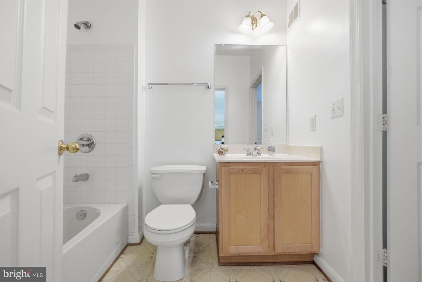15204 Derbyshire Way photo 6