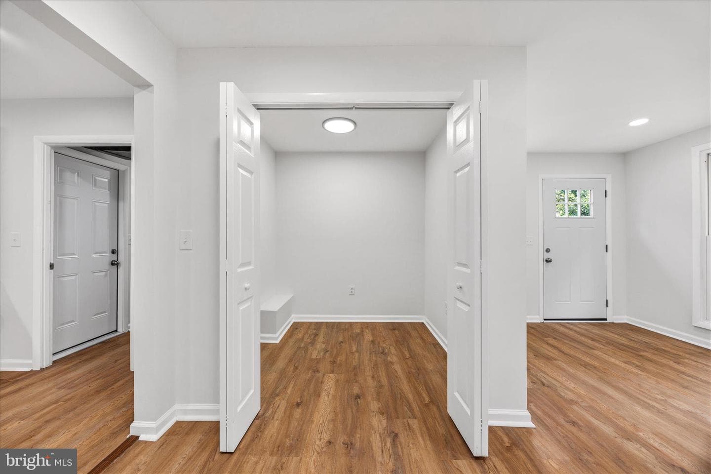 4001 Yarmouth Lane photo 18