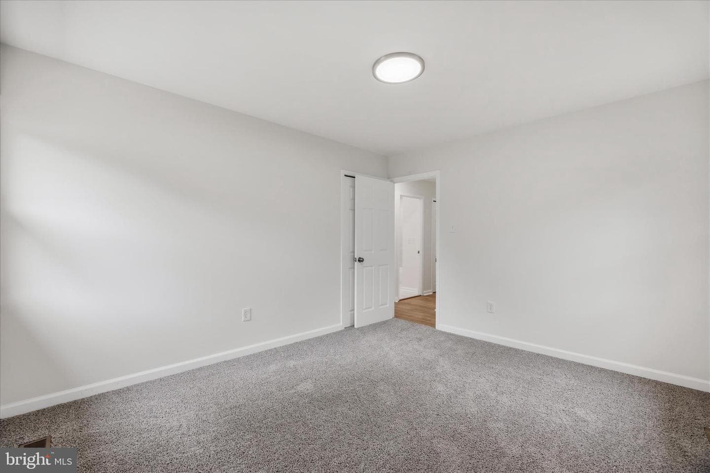 4001 Yarmouth Lane photo 23