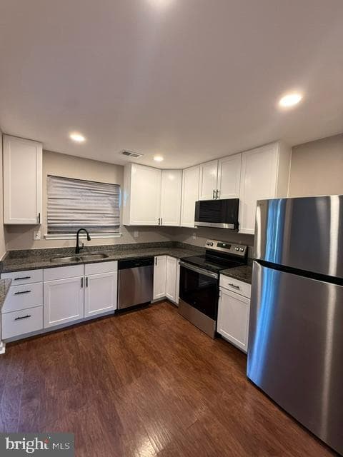 2271 Prince Of Wales Court photo 2