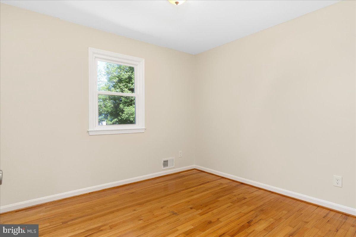 8004 Malcolm Road photo 17