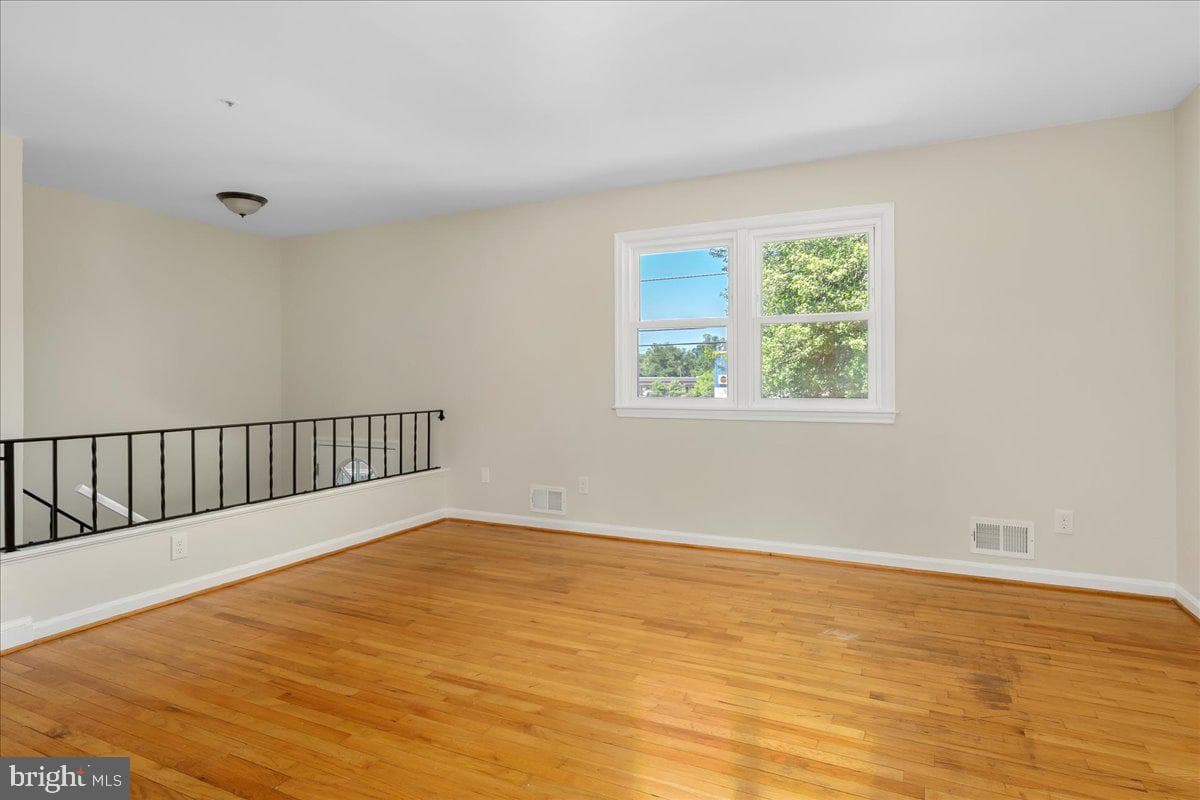 8004 Malcolm Road photo 4