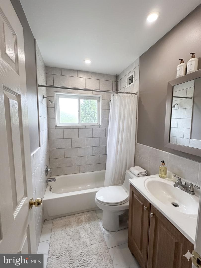907 E Meadows Court photo 8