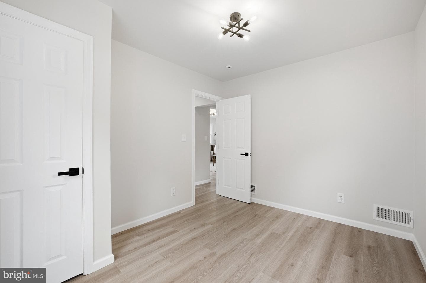 6131 Montrose Road photo 17