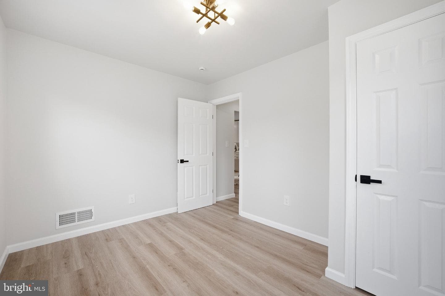 6131 Montrose Road photo 20