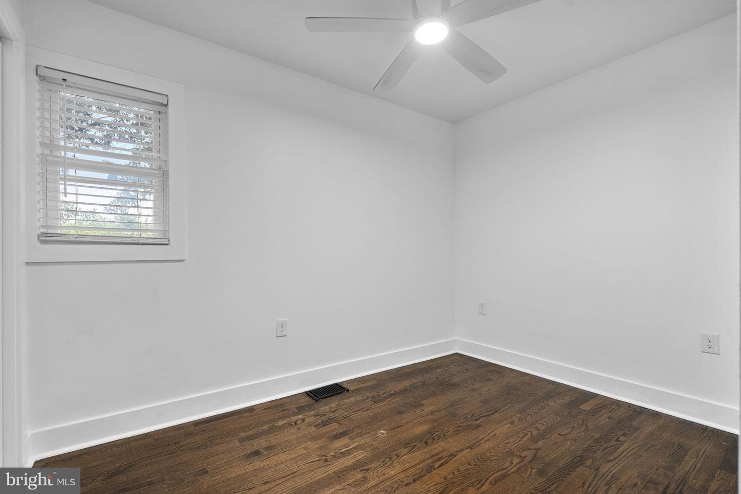 6923 Randolph St photo 24