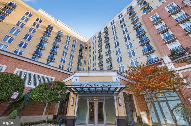 155 Potomac Passage #327, Oxon Hill