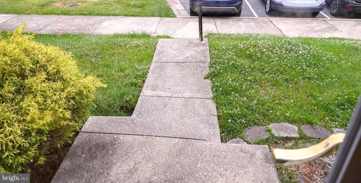 10324 Broom Ln photo 3