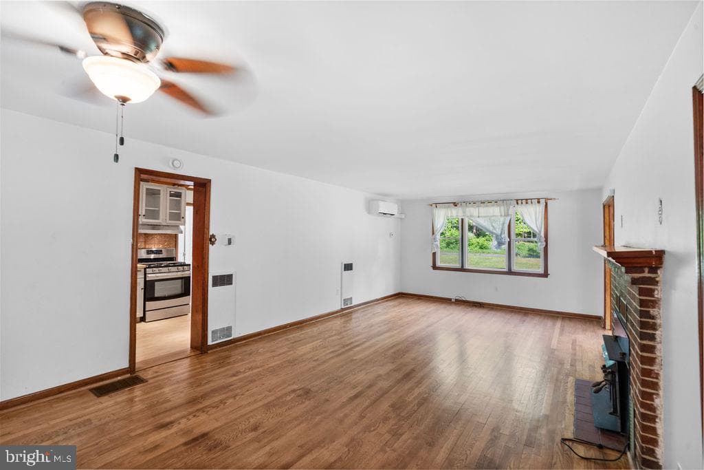 10301 Livingston Road photo 6