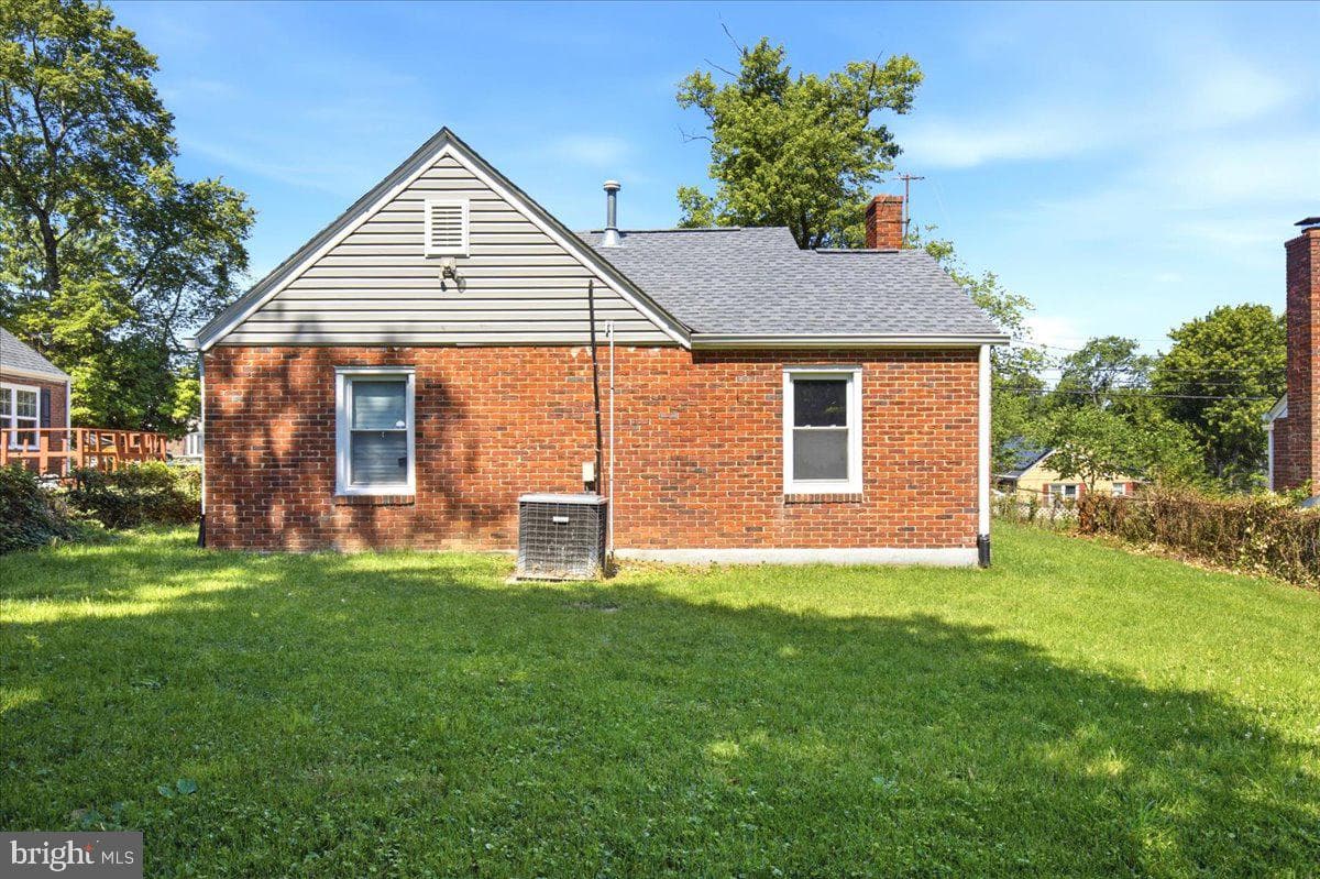 6815 Standish Dr photo 31