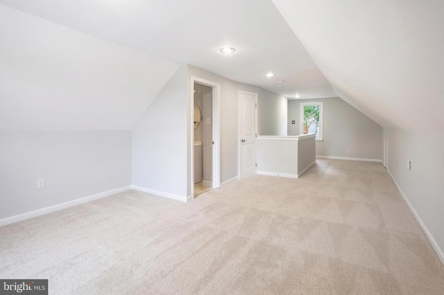 614 Larchmont Avenue photo 14