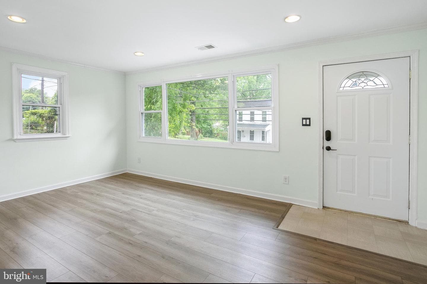 614 Larchmont Avenue photo 6