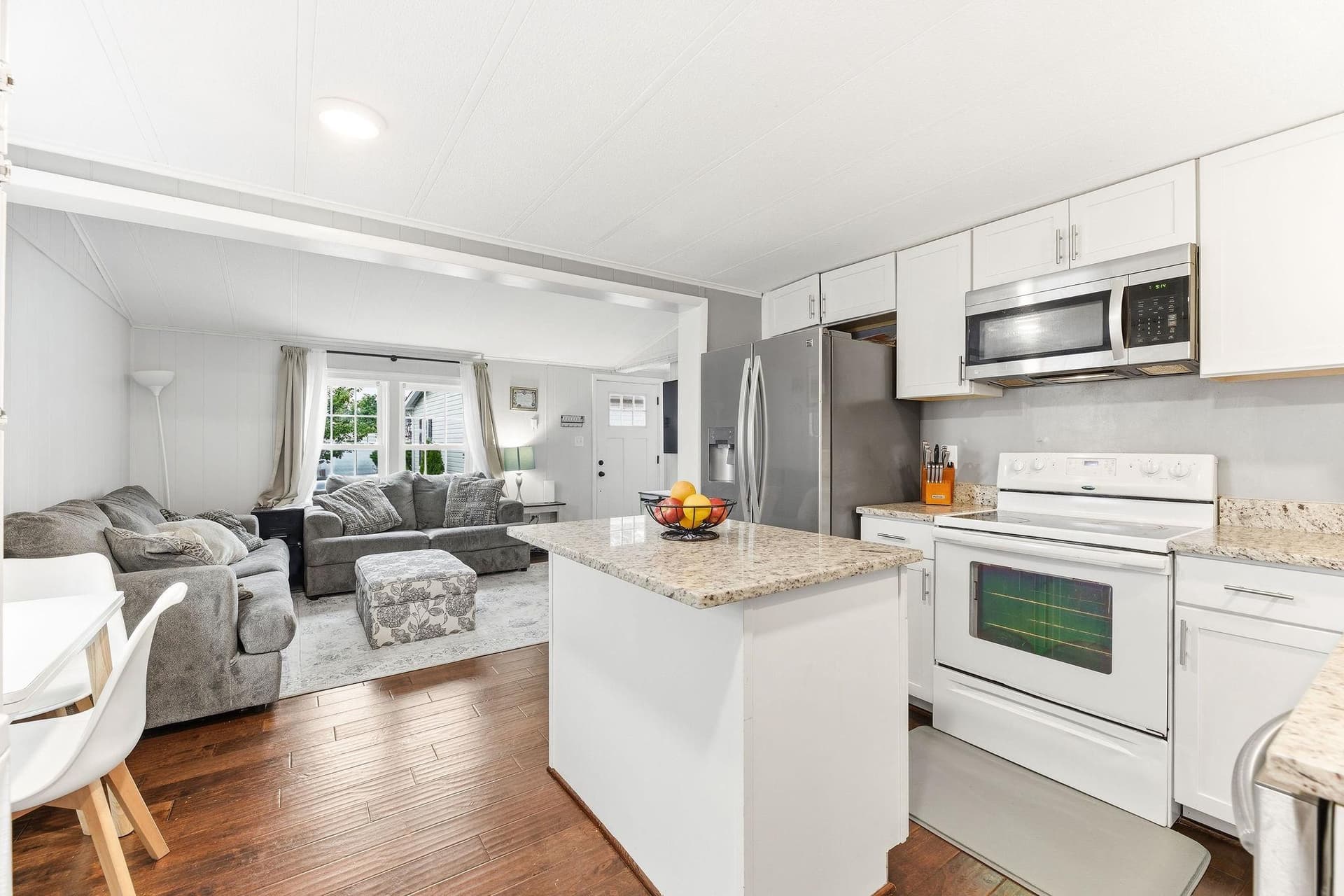 9132 Goldenrod Lane photo 3