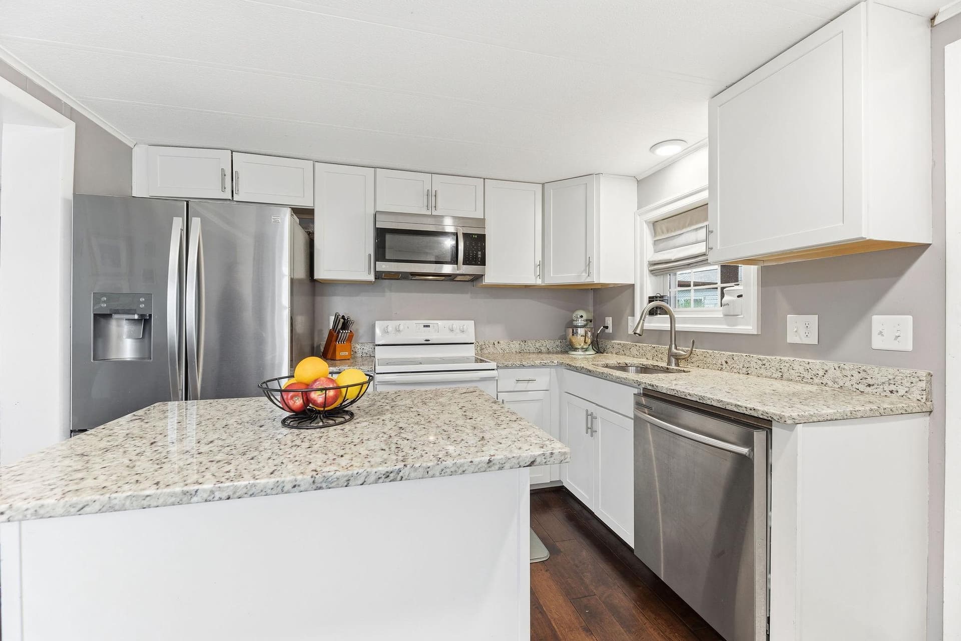 9132 Goldenrod Lane photo 4
