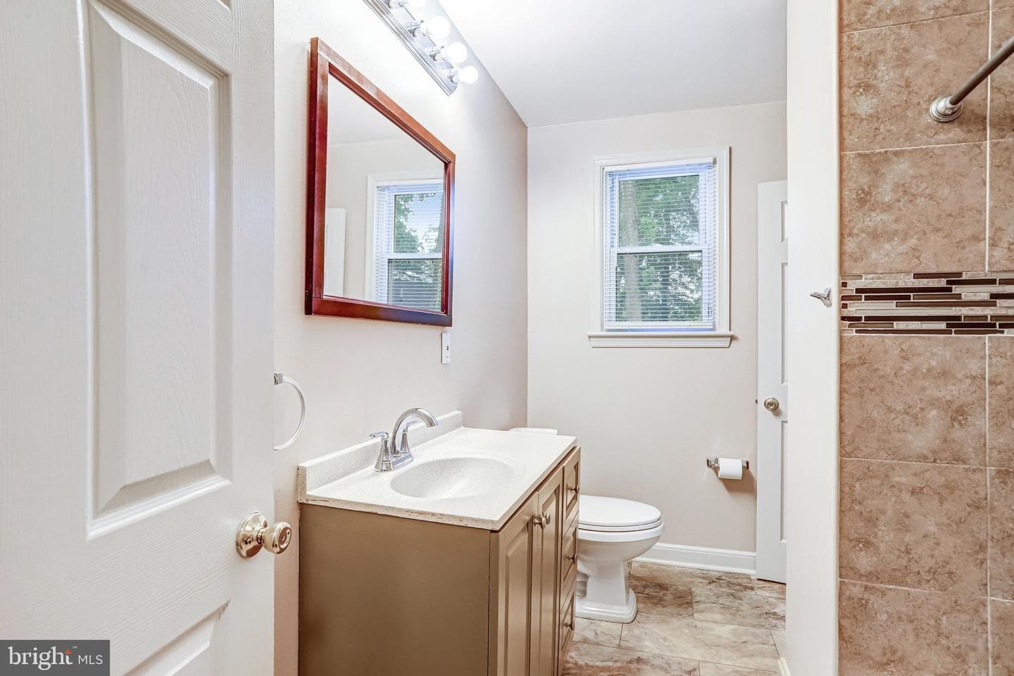 6207 Walton Avenue photo 11