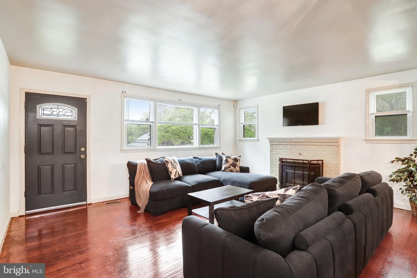 6207 Walton Avenue photo 4