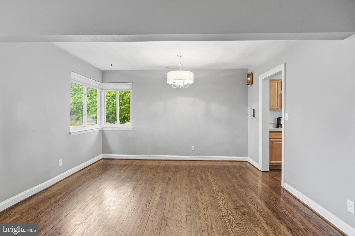 6801 Adelphi Rd photo 4