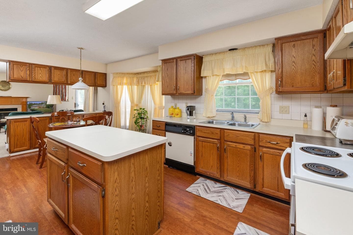 13313 Burleigh Street photo 11