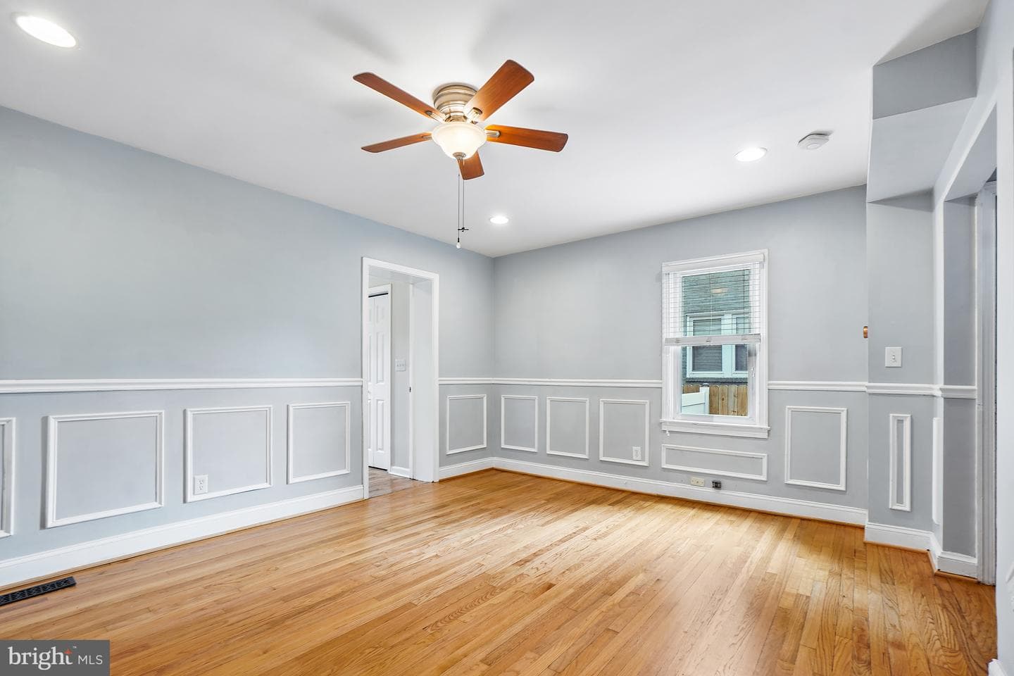 6208 Elmhurst Street photo 4