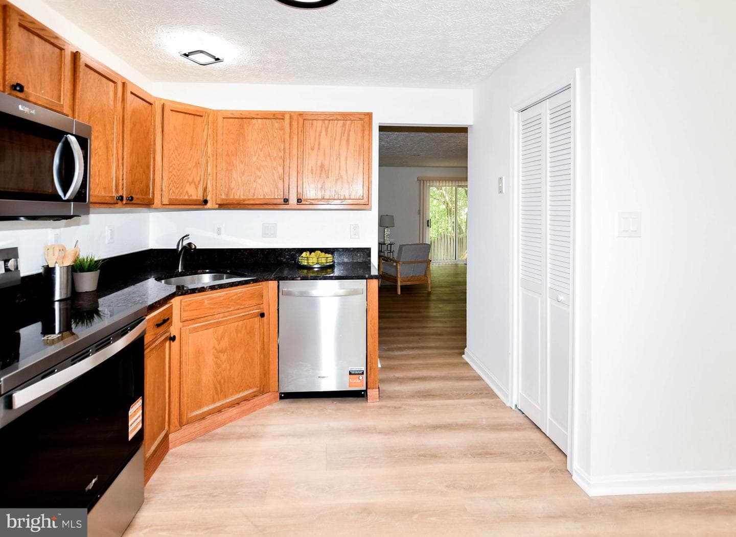6907 Wildrose Court photo 4