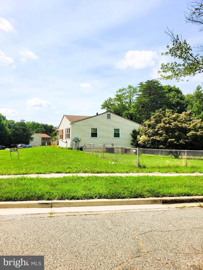 2704 John A Thompson Road photo 2