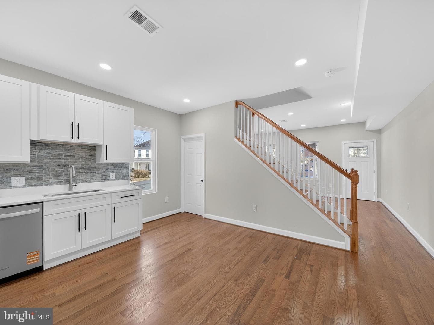 5919 Addison Road photo 8