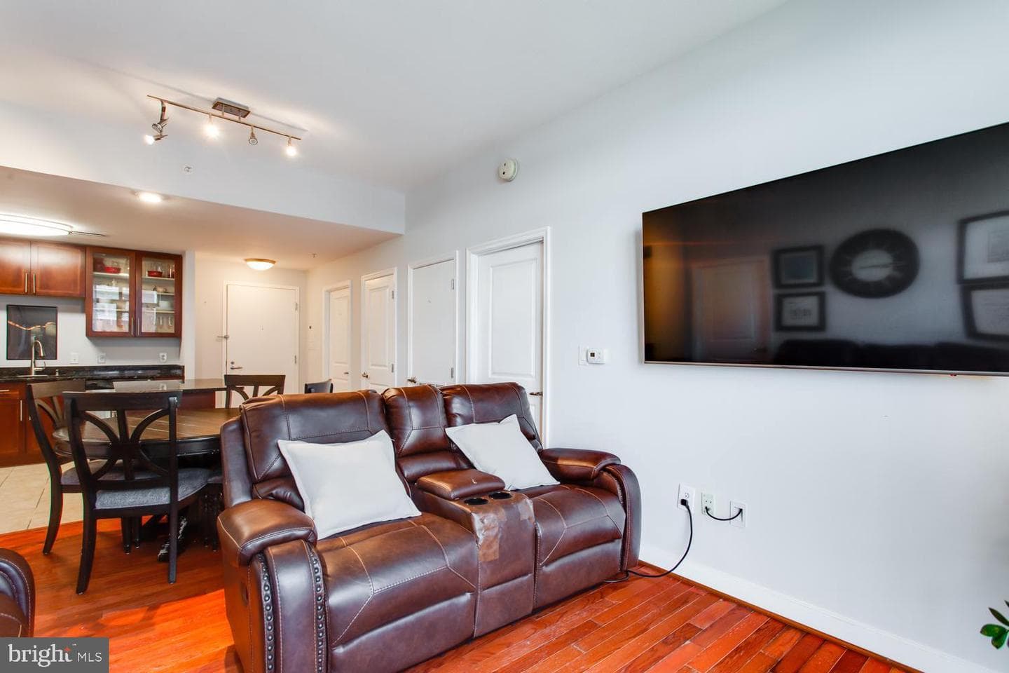 155 Potomac Passage #910 photo 31