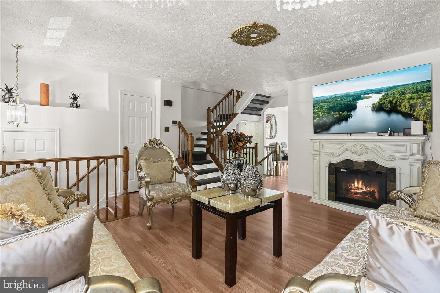716 Streamside Drive photo 3