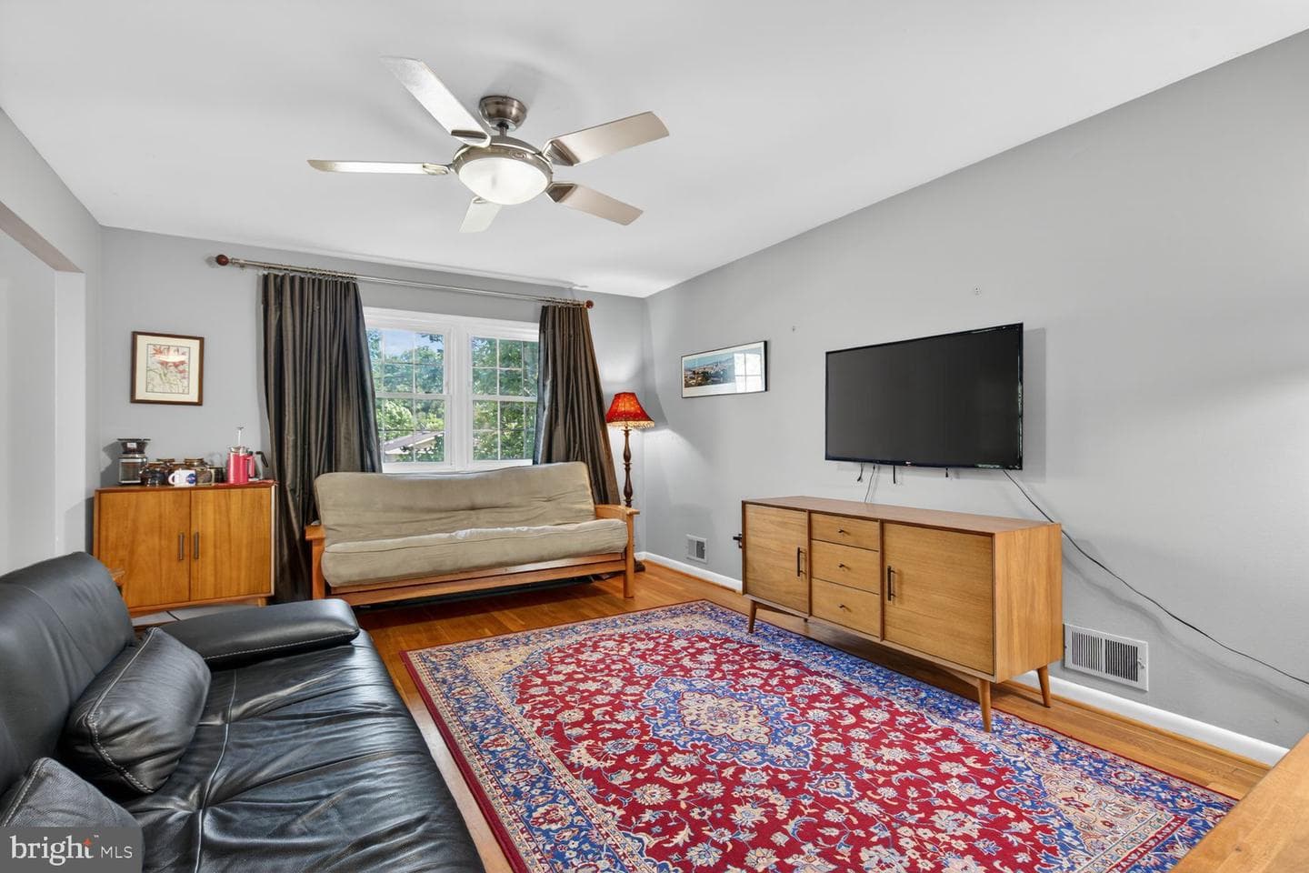 2422 Parkway photo 3