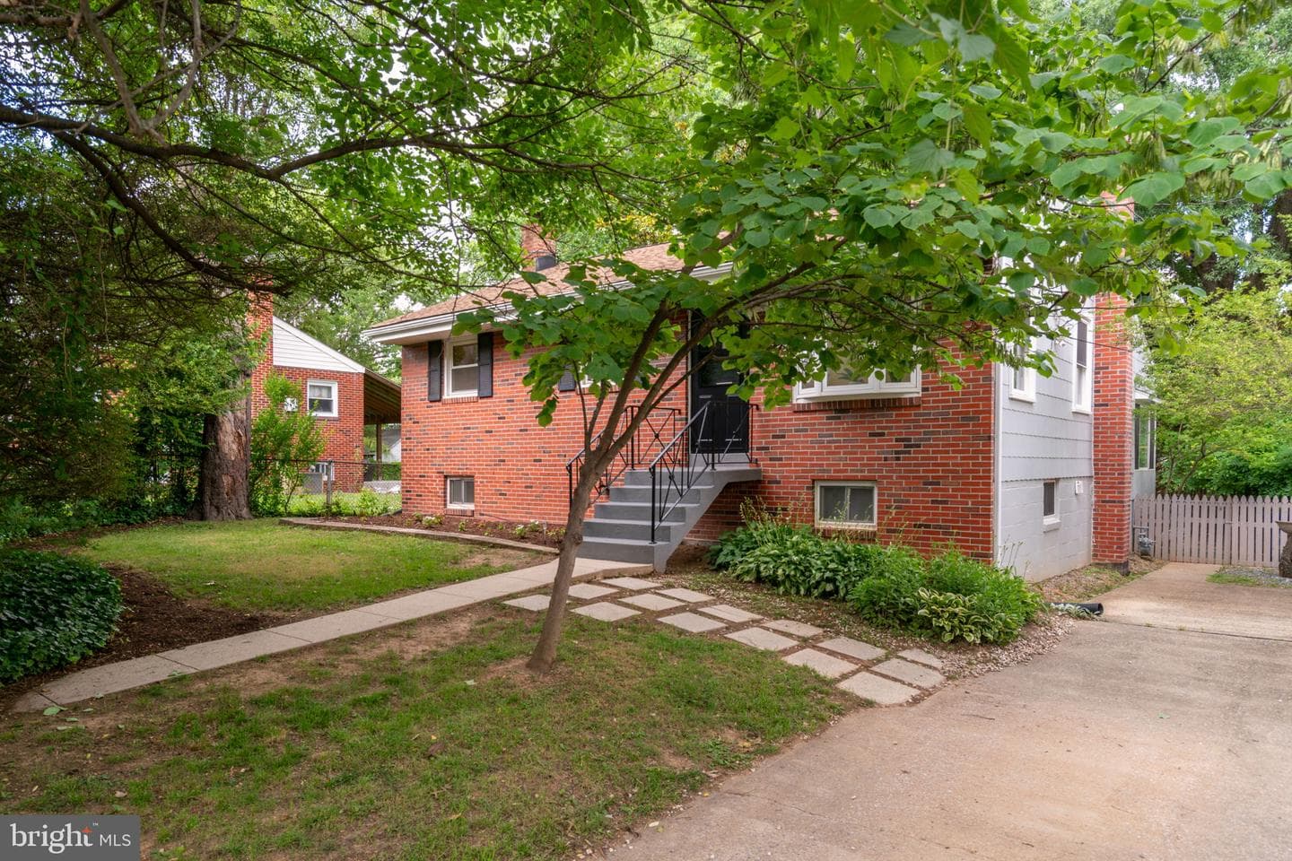 9205 49th Avenue photo 4