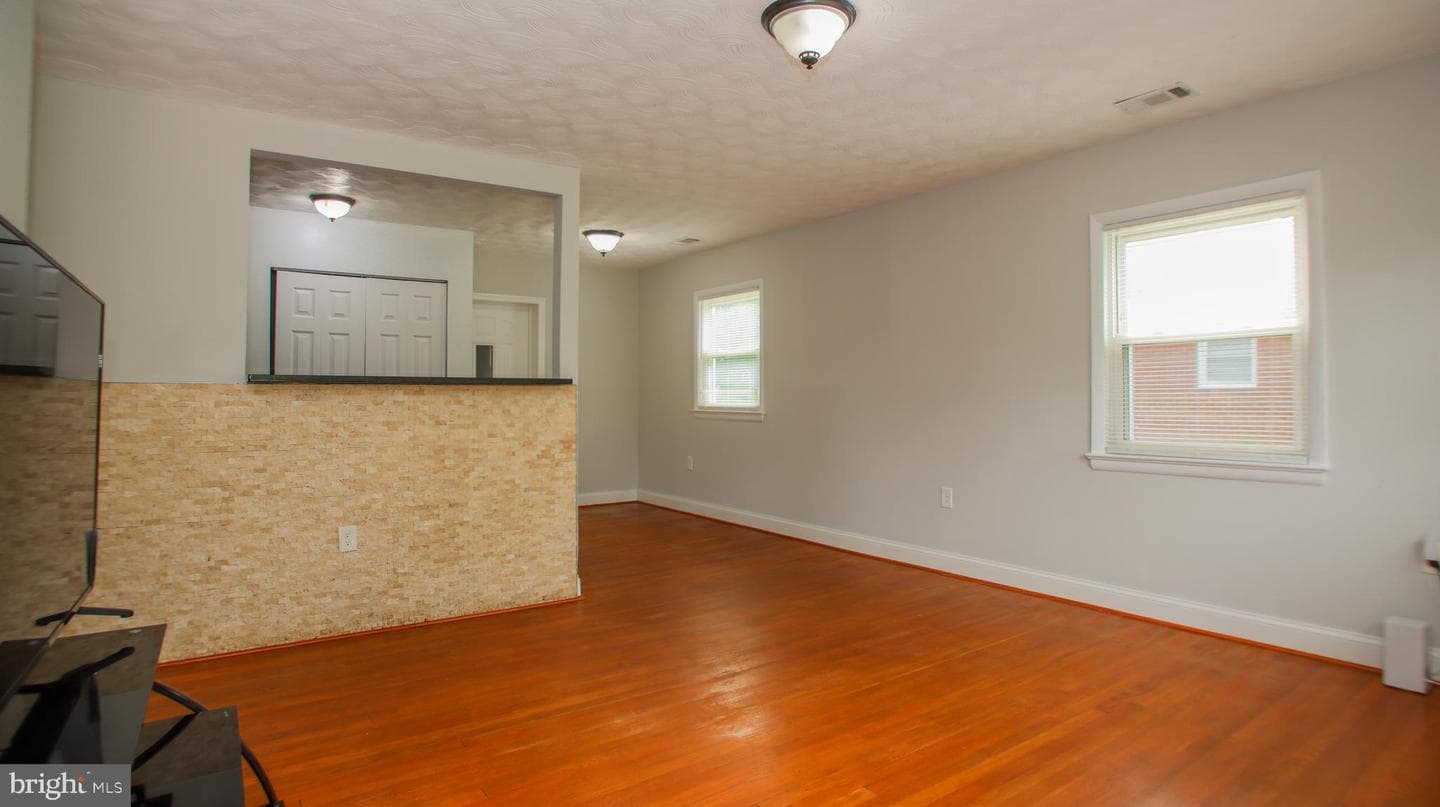 5602 Odell Road photo 10