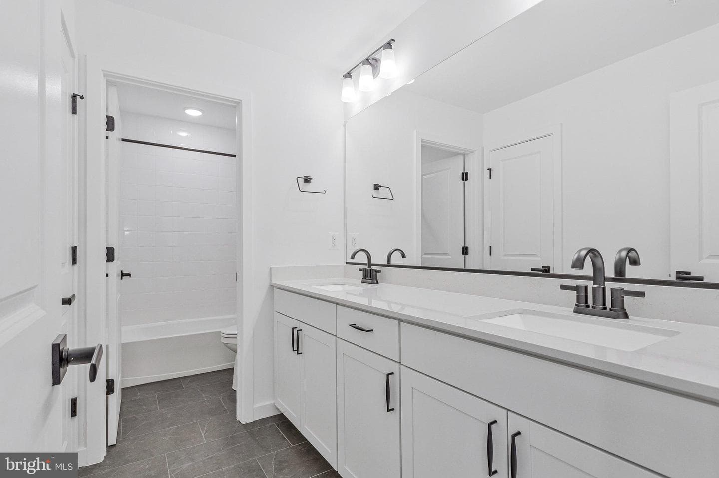 2024 Saint James Road photo 30