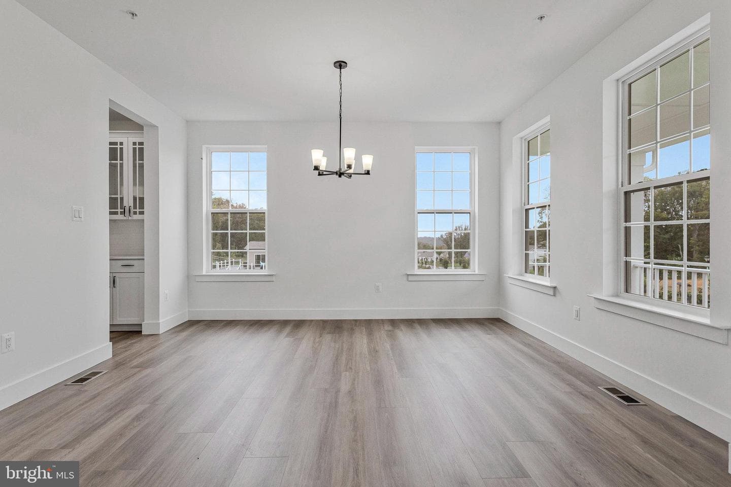 2024 Saint James Road photo 4