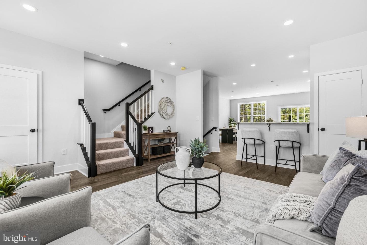 4925 Devitt Place photo 5