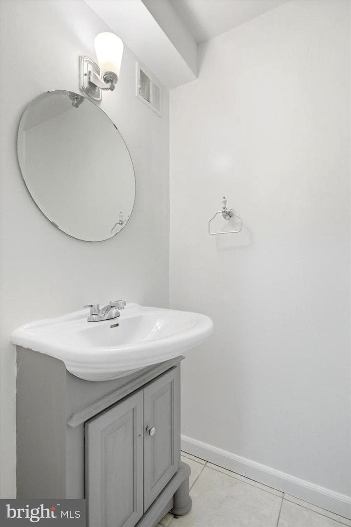 5717 Falkland Place photo 10