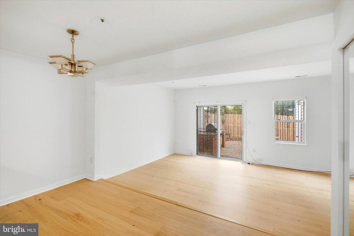 5717 Falkland Place photo 4