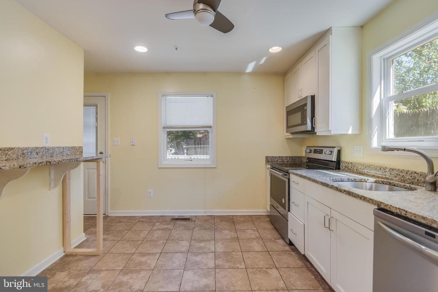 1114 Hybrid Avenue photo 3
