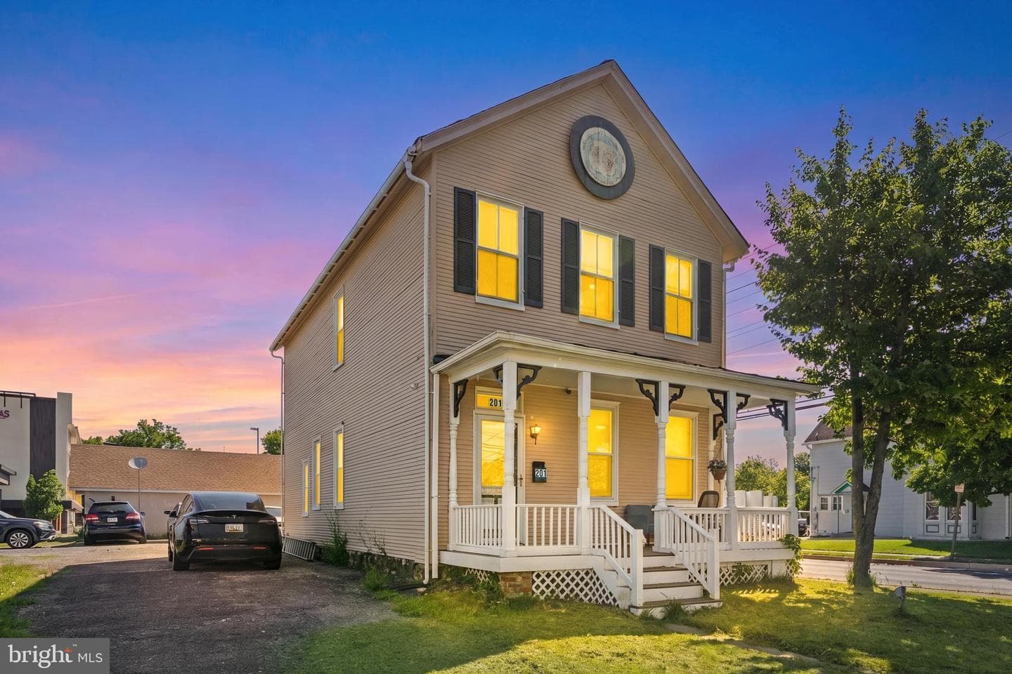 201 Main Street, Laurel