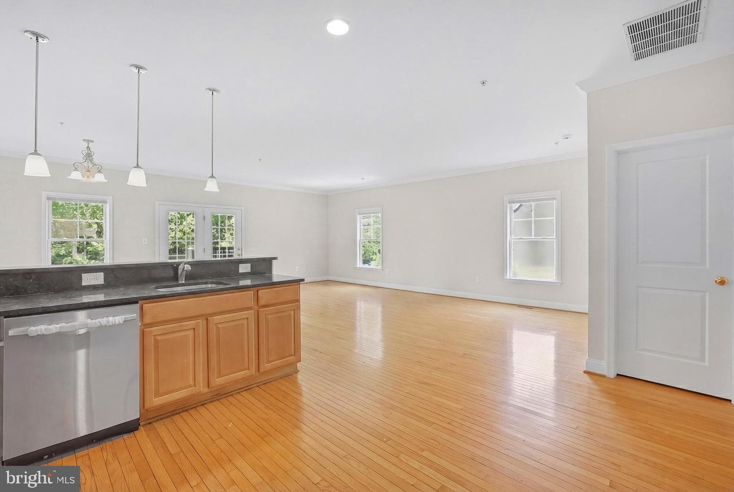 4702 Tecumseh Street photo 5