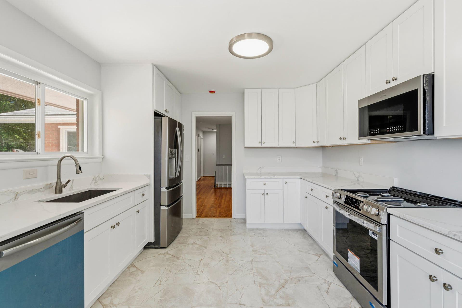 9610 Wellington Street photo 11