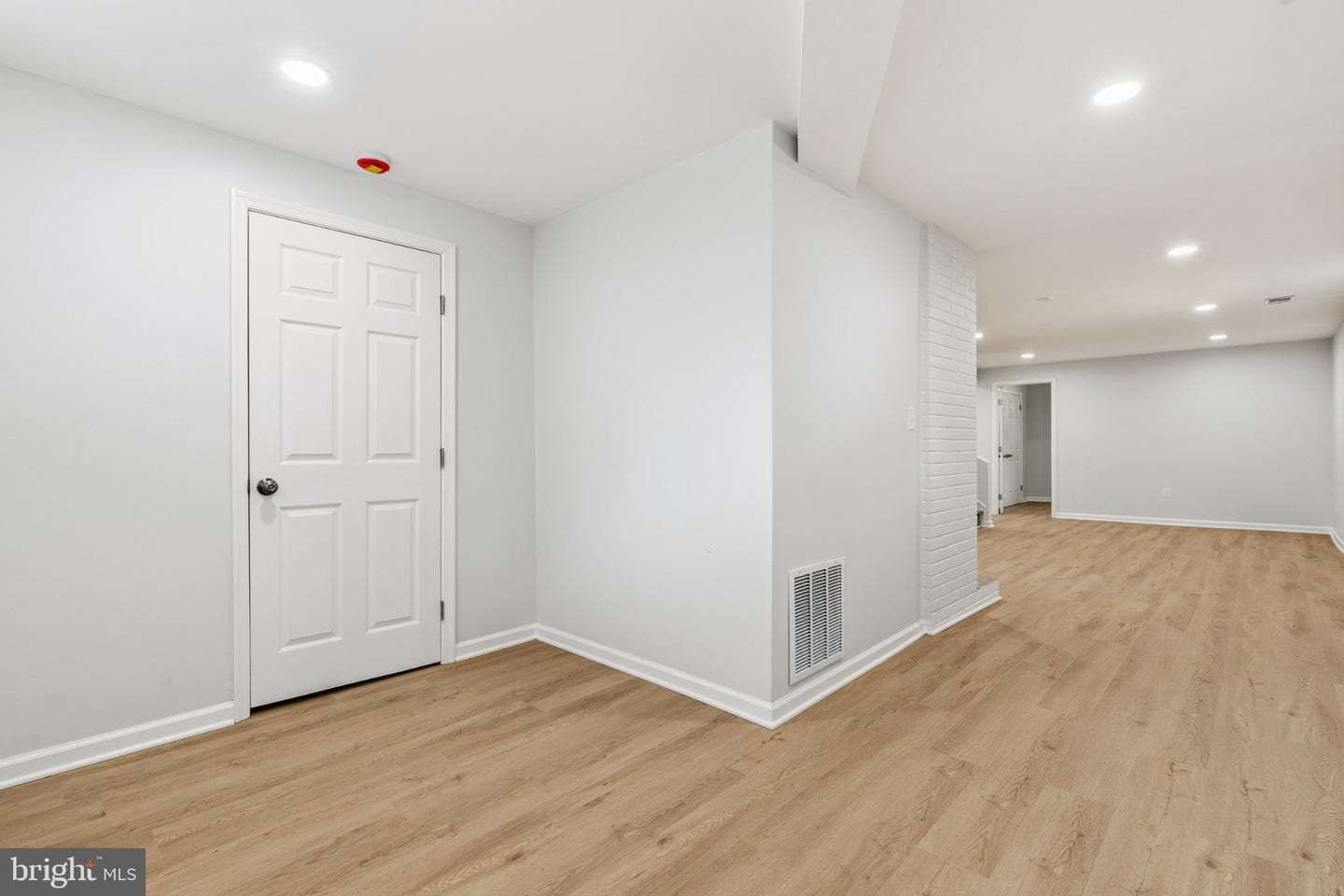 9610 Wellington Street photo 29