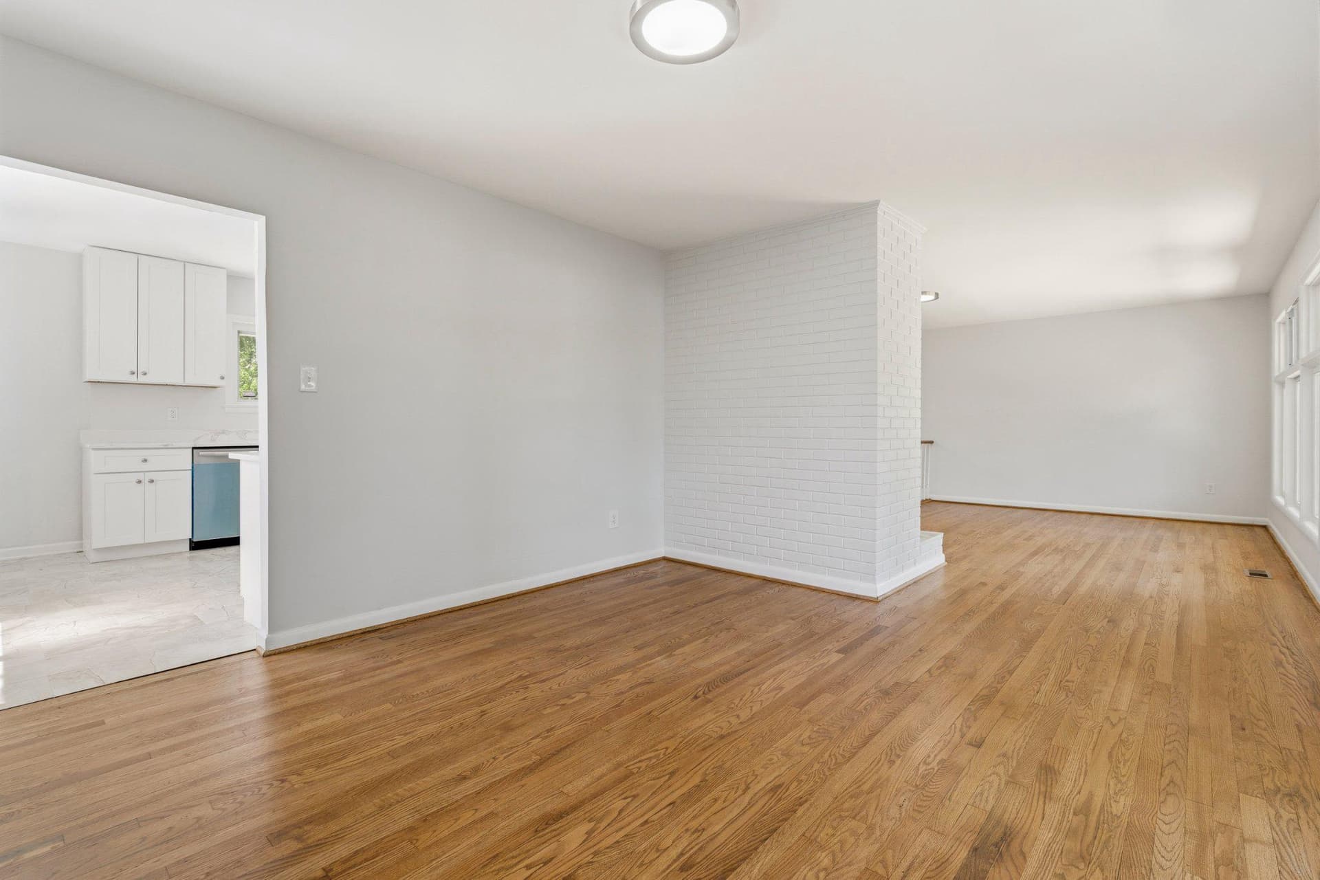 9610 Wellington Street photo 8