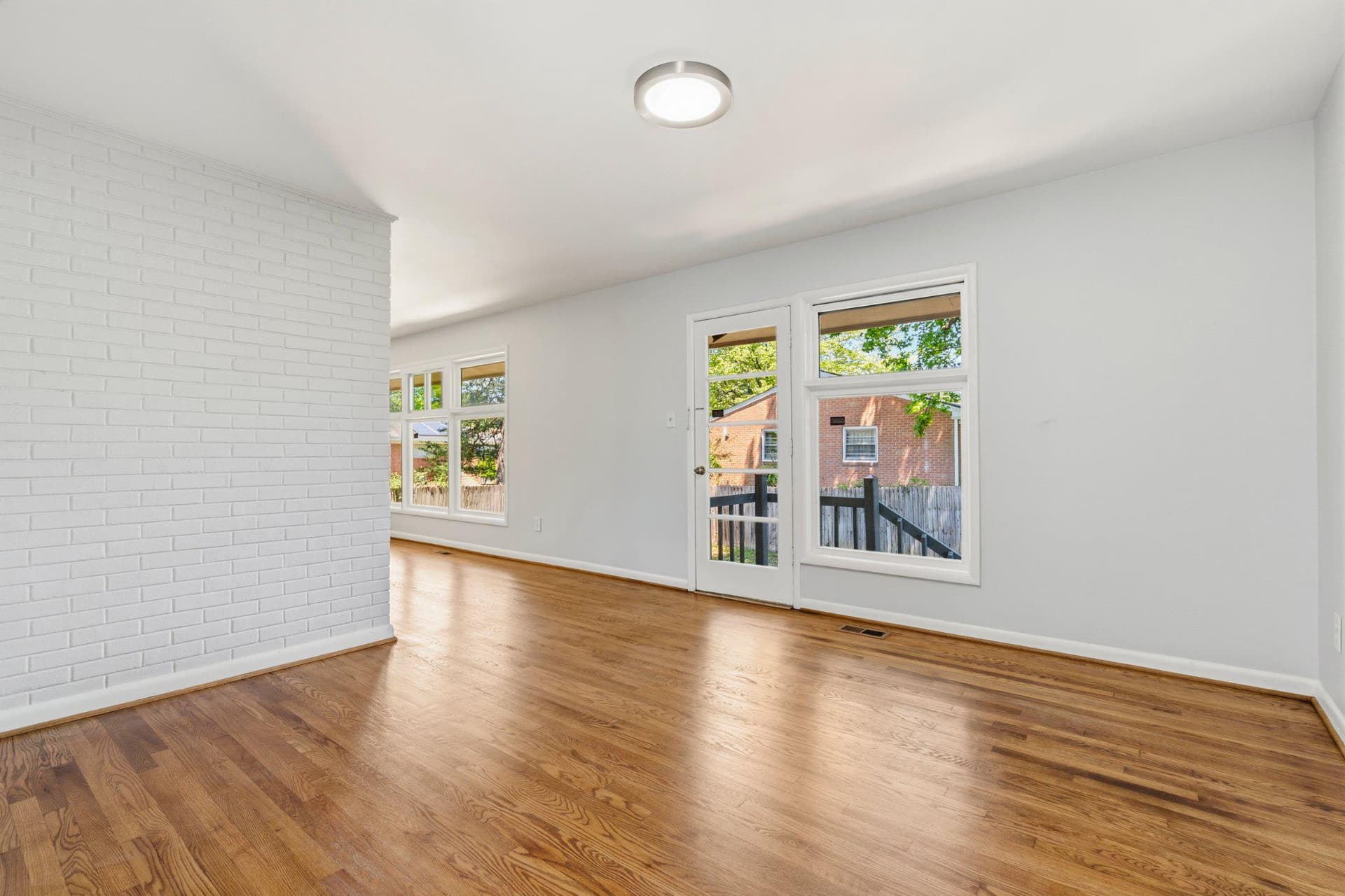 9610 Wellington Street photo 9
