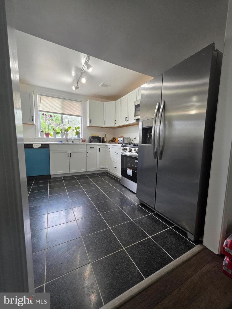 6912 Furness Avenue photo 14