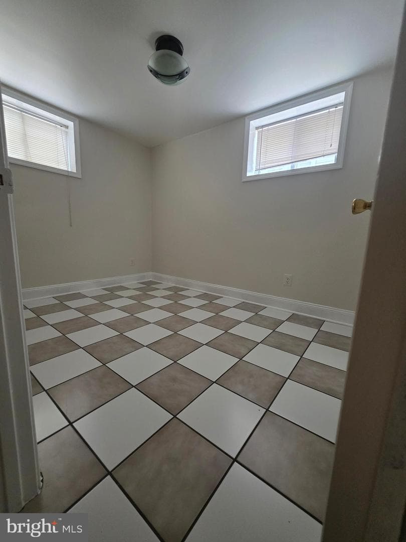 6912 Furness Avenue photo 23