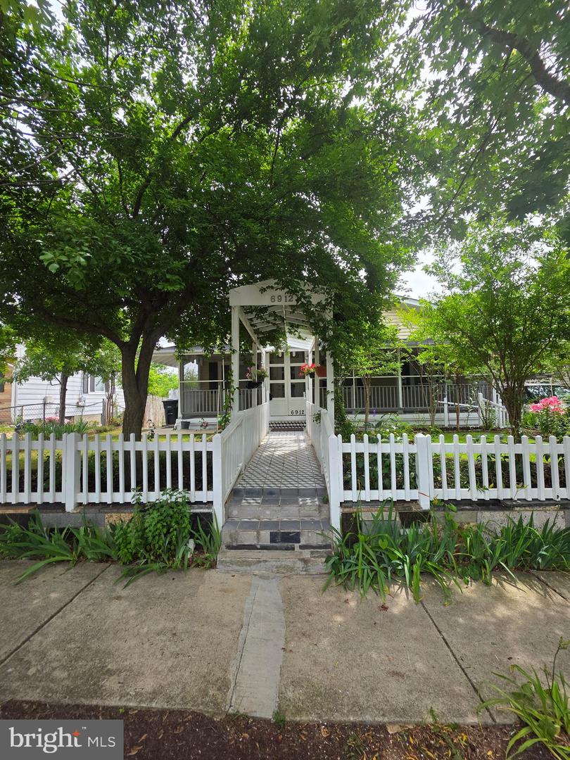 6912 Furness Avenue photo 7